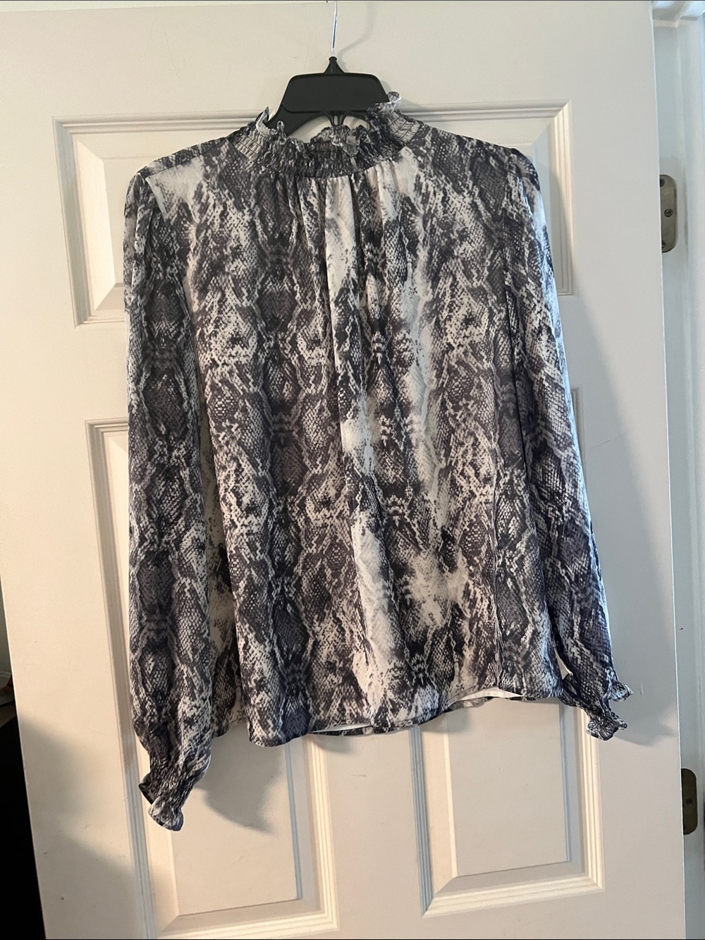 Vince Camuto Black & White Snake-Print Long Sleeve Blouse